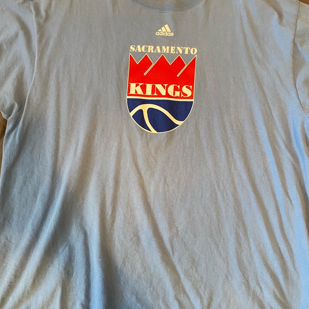 Sacramento Kings Vintage Adidas shirt with throw back logo